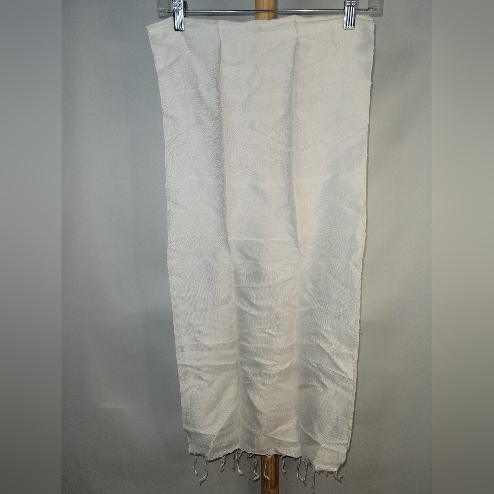 Vintage White Silk Scarf with fringe - Picture 4 of 10